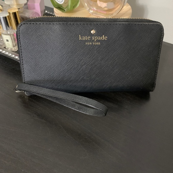 kate spade Handbags - Kate Spade Wallet wristlet.